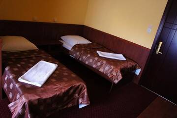 Фото номера Двухместный номер с 2 отдельными кроватями Отель Hotel Dobosz г. Полице 4